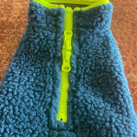 RC Pets Tundra Fleece Coat. Sea Blue & Fluorescent Yellow. Size 8 (XS) - Picture 3 of 9